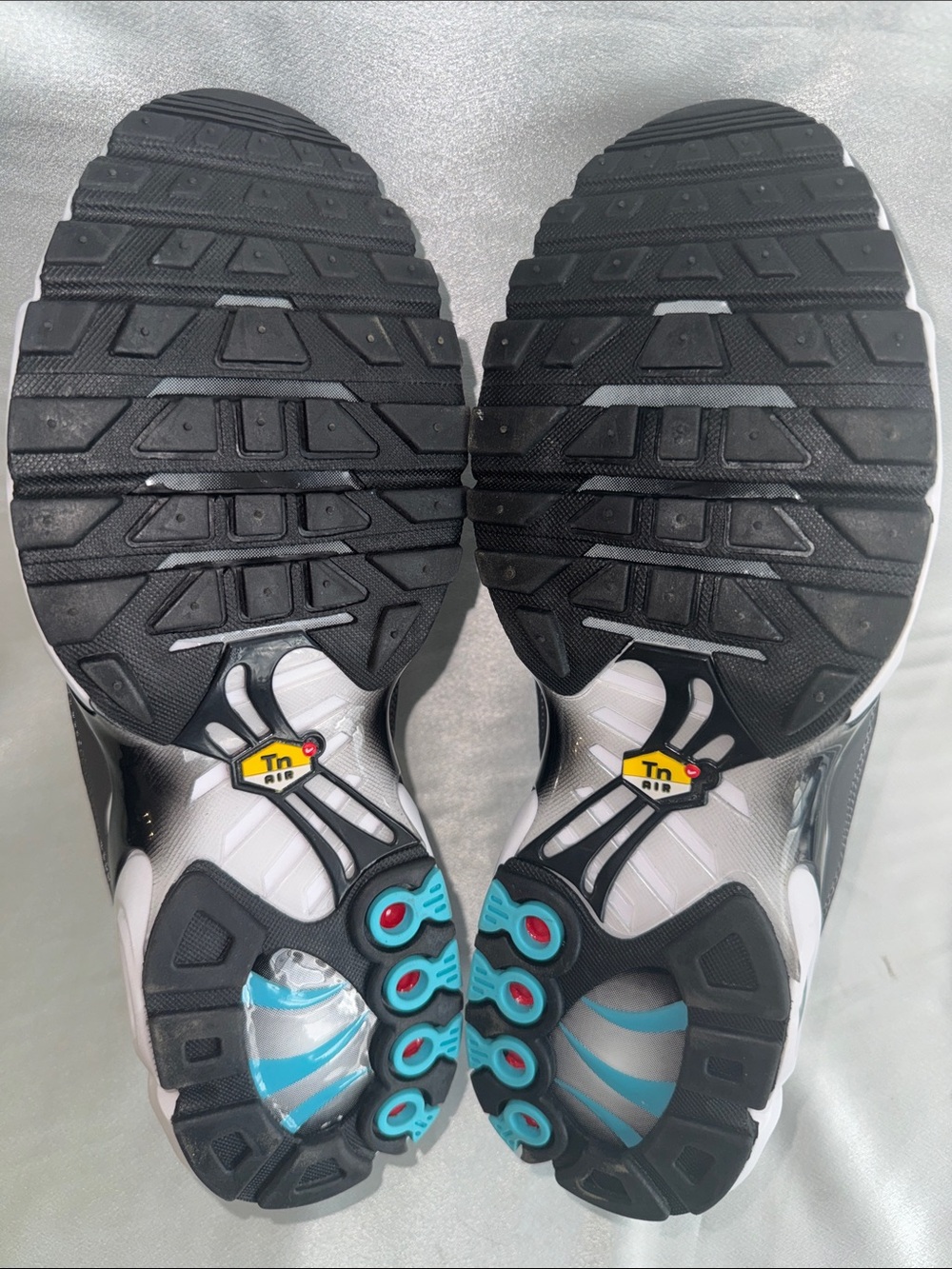 New! Nike Air Max Plus “Holographic Iridescent” Silver/White Trainers - Picture 8 of 9